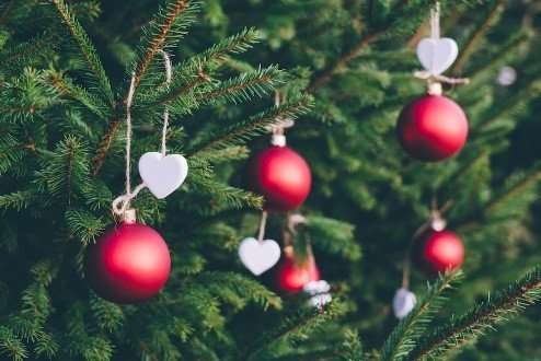 Tree decorations symbolising apples and wafers